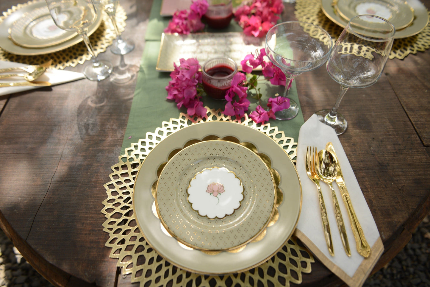 PICHWAI Dinner Set